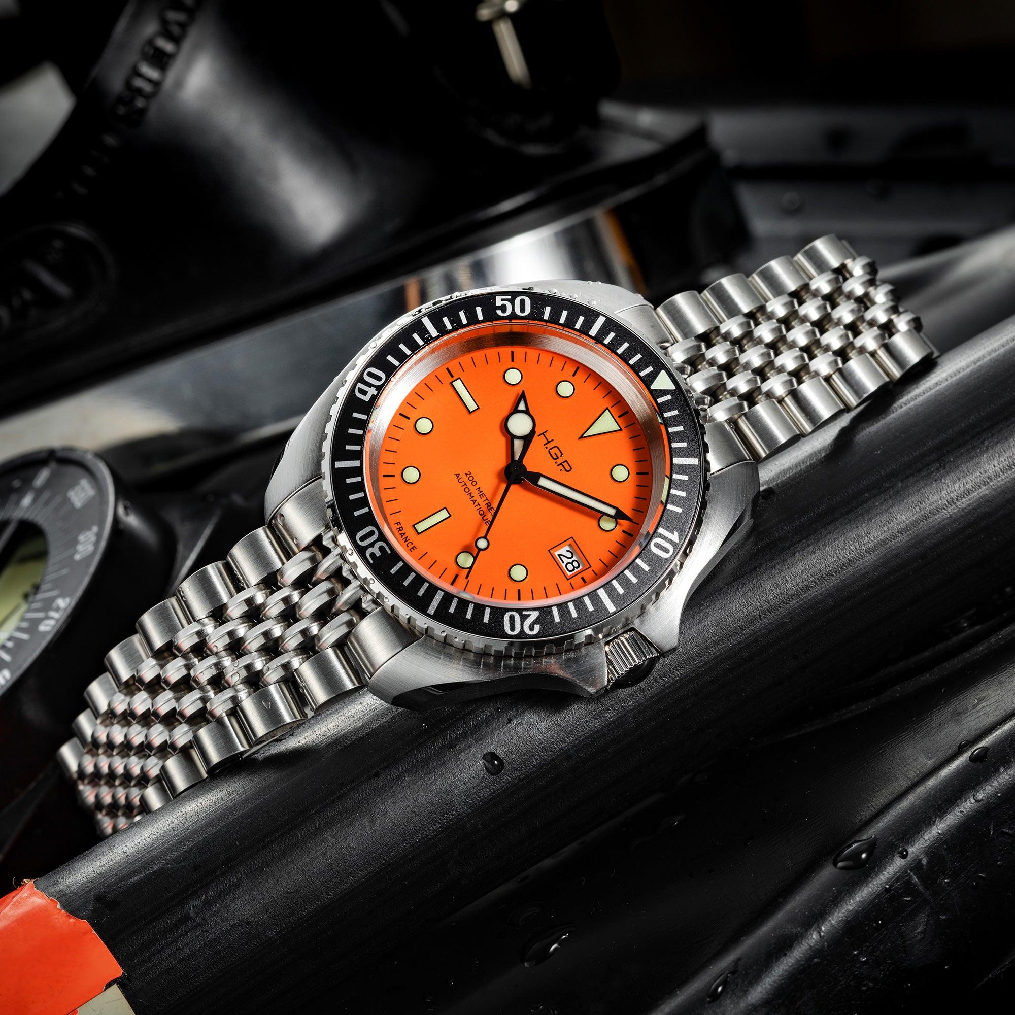 Montre Wolbrook Skindriver Orange-monnin-case-diving-watch-monnin-case-diver-200-automatic-black-dial-blue-bezel-steel-bracelet-hgp-23-d2a-006-02-bor-stl